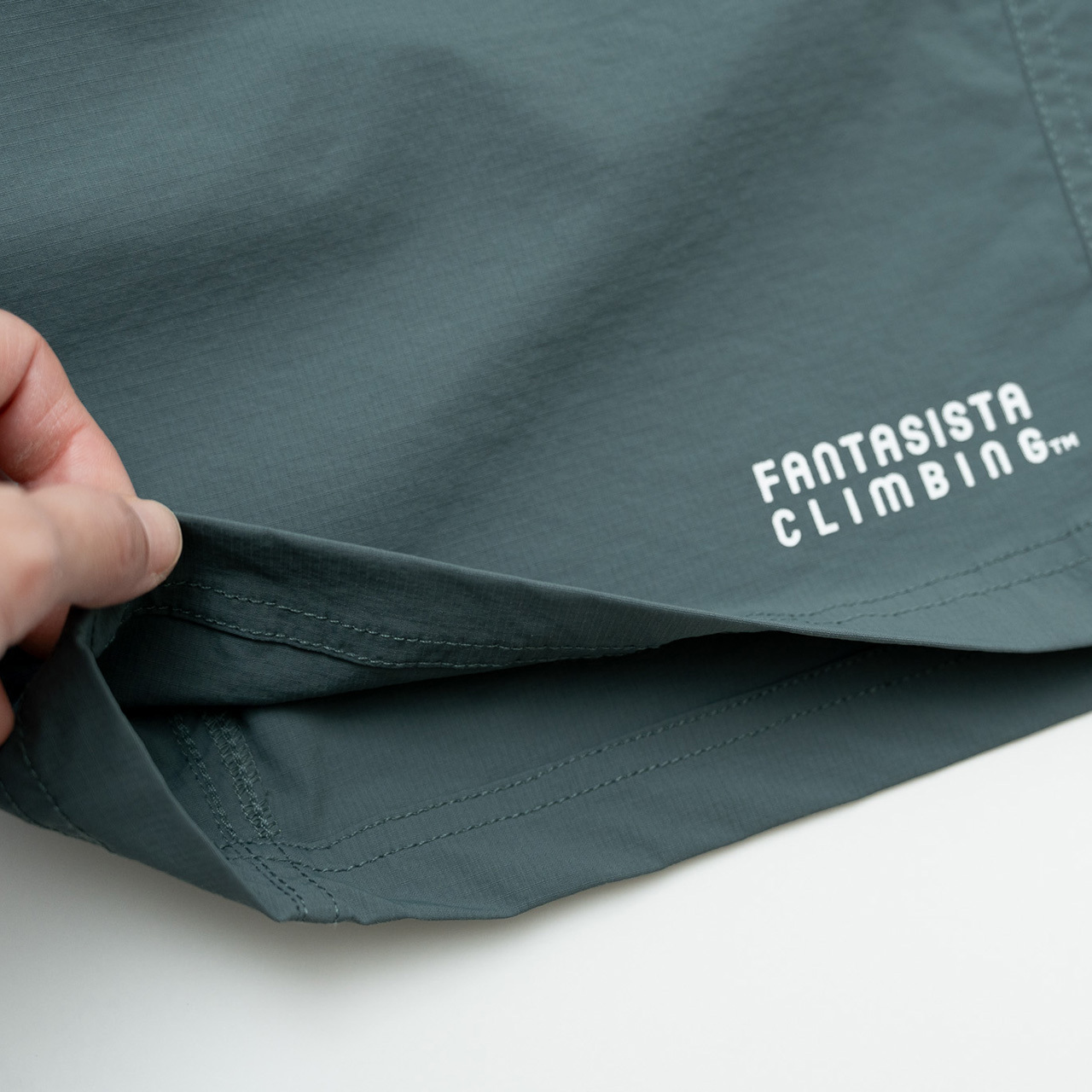 スモークブルー